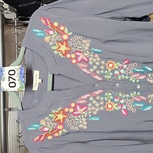 Solitaire Women's Floral Embroidered Blouse - Gray